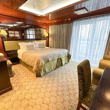 Captain Cook Cruises Fiji - Reef Endeavour Denarau Island Buitenkant foto