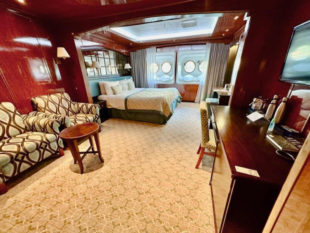 Captain Cook Cruises Fiji - Reef Endeavour Denarau Island Buitenkant foto