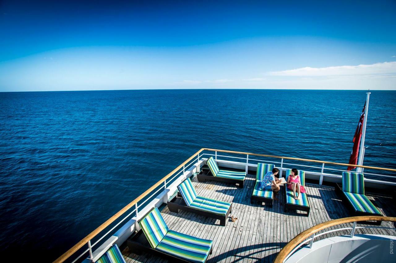 Captain Cook Cruises Fiji - Reef Endeavour Denarau Island Buitenkant foto